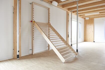 Neigbare Sprossenwand Neigbare Sprossenwand