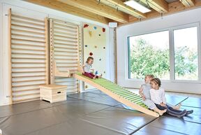 Neigbare Sprossenwand Neigbare Sprossenwand